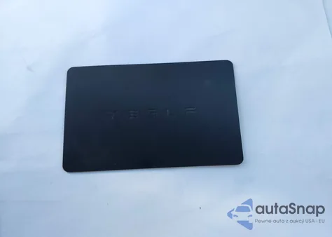 2018 Tesla Model 3 Long Range/Mid Range z USA, uszkodzony, nr VIN 5YJ3E1EA5JF061059